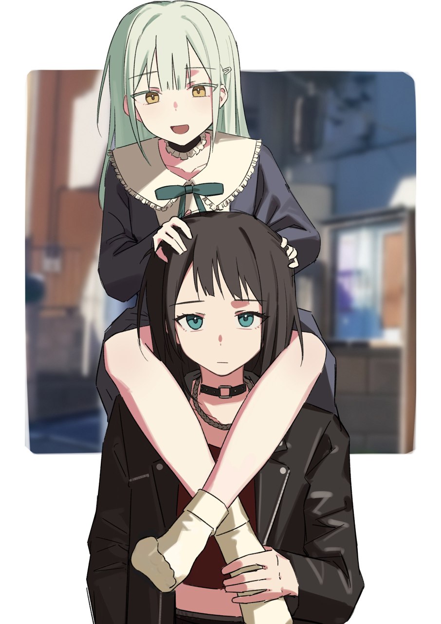 906x1280