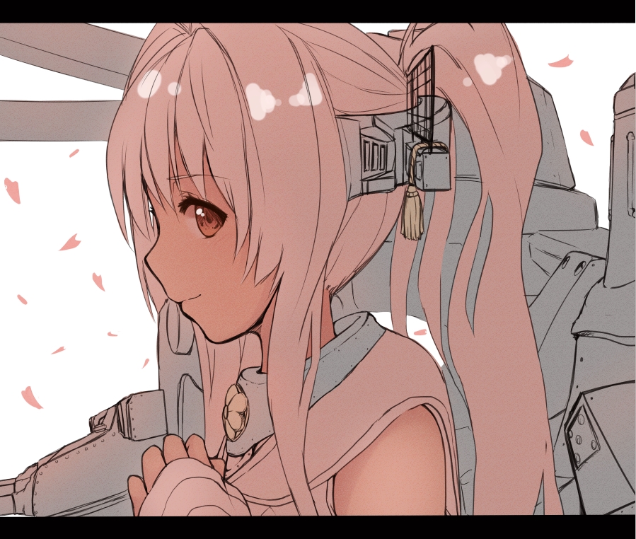 899x762