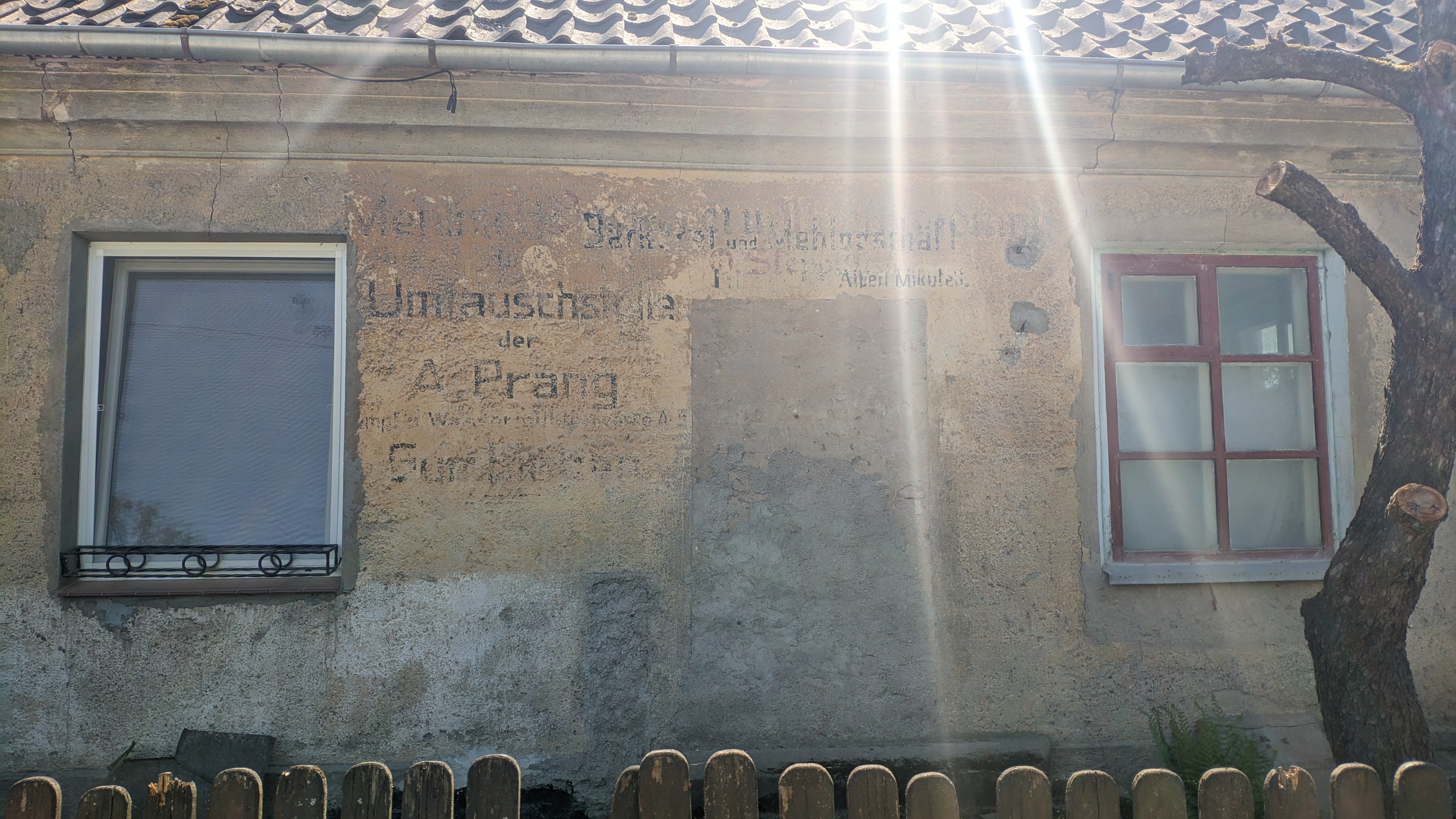 4032x2268