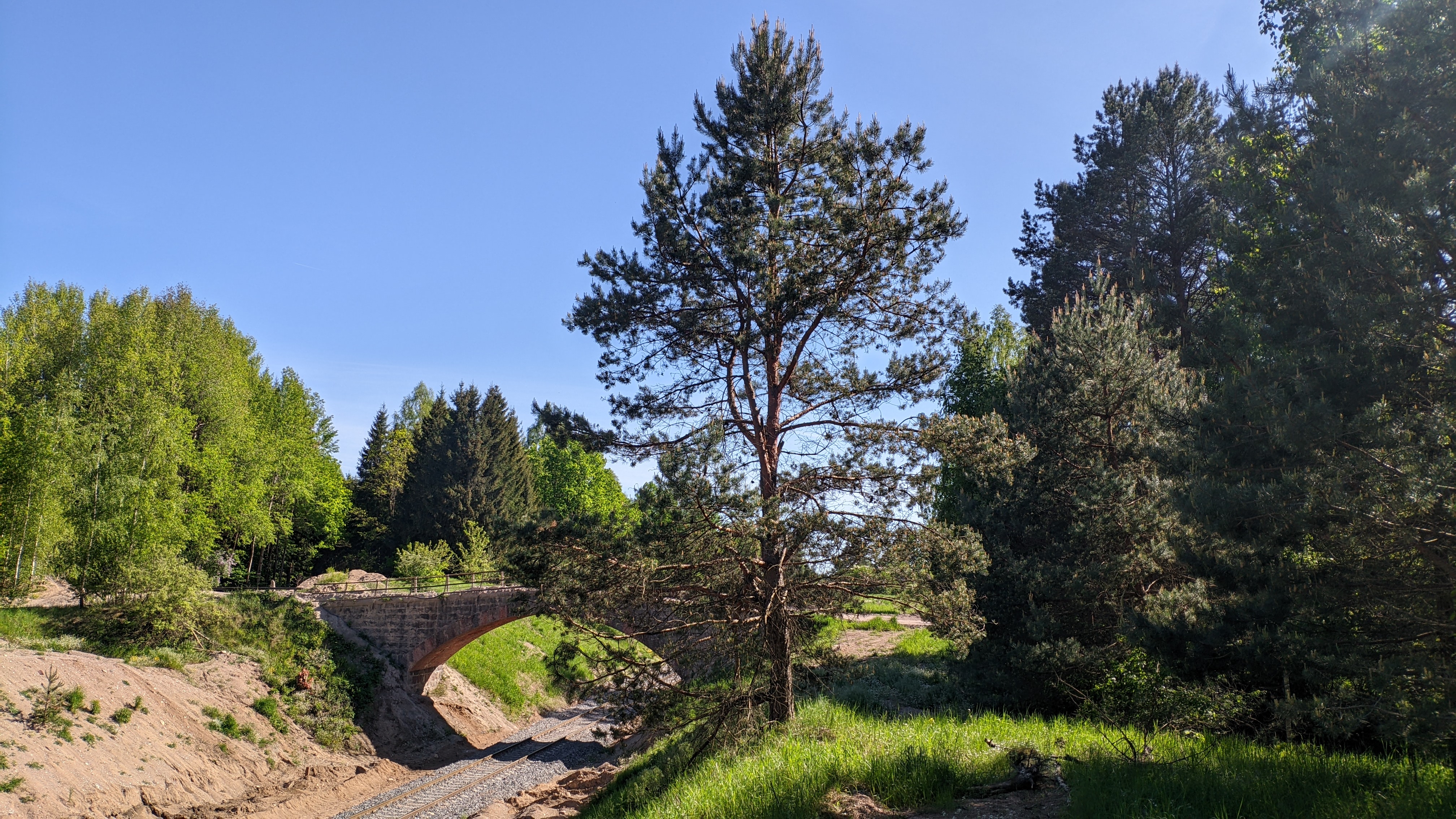 4032x2268