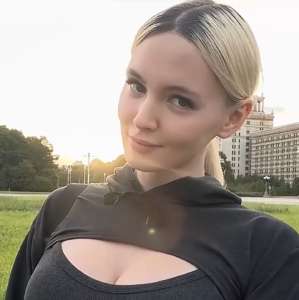 1077x1080