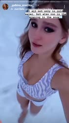 496x876