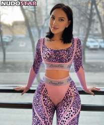 895x1080
