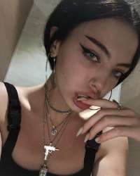 736x919