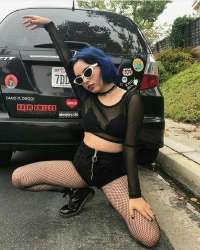 736x919