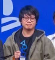 299x323