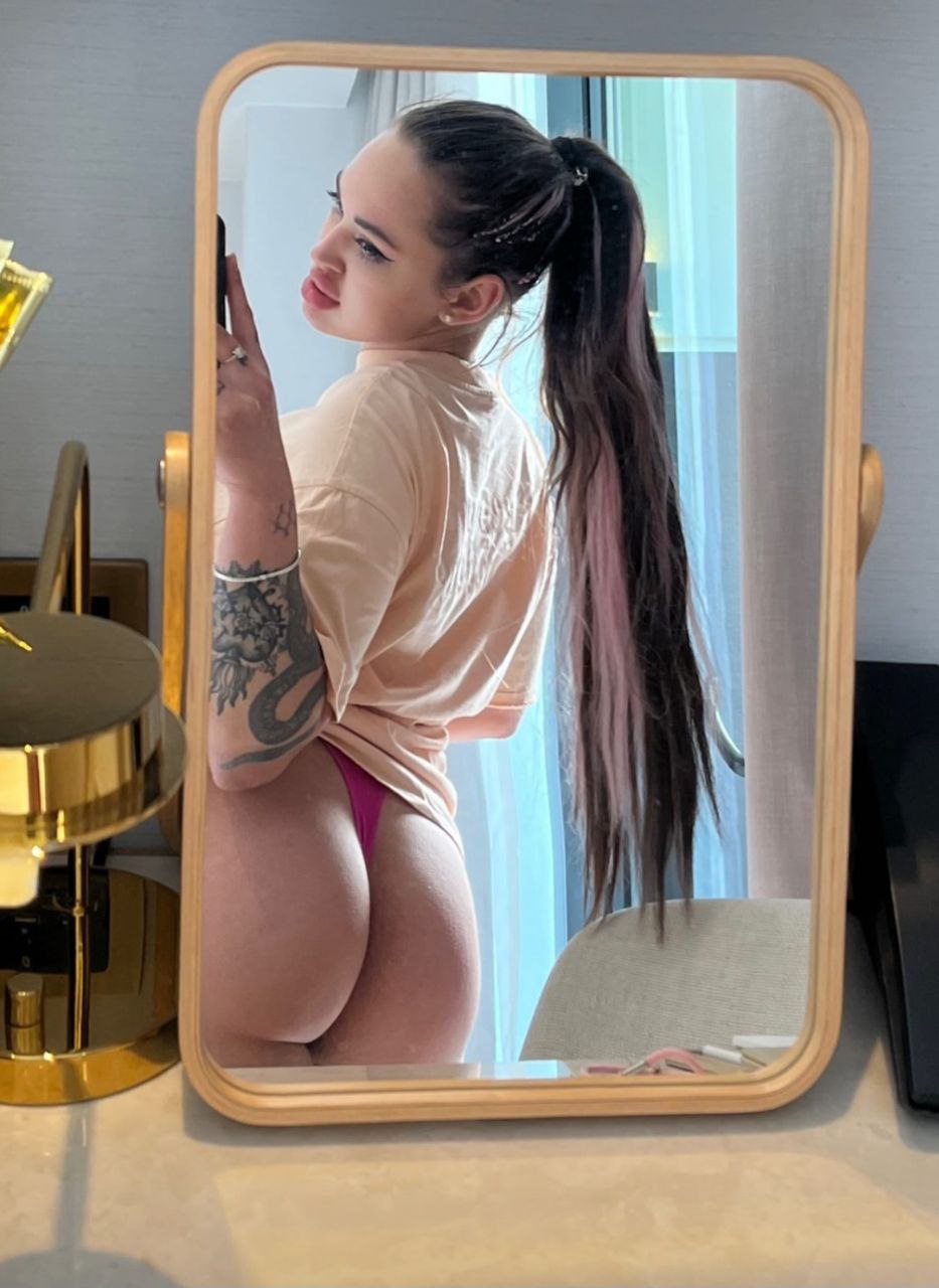 933x1280