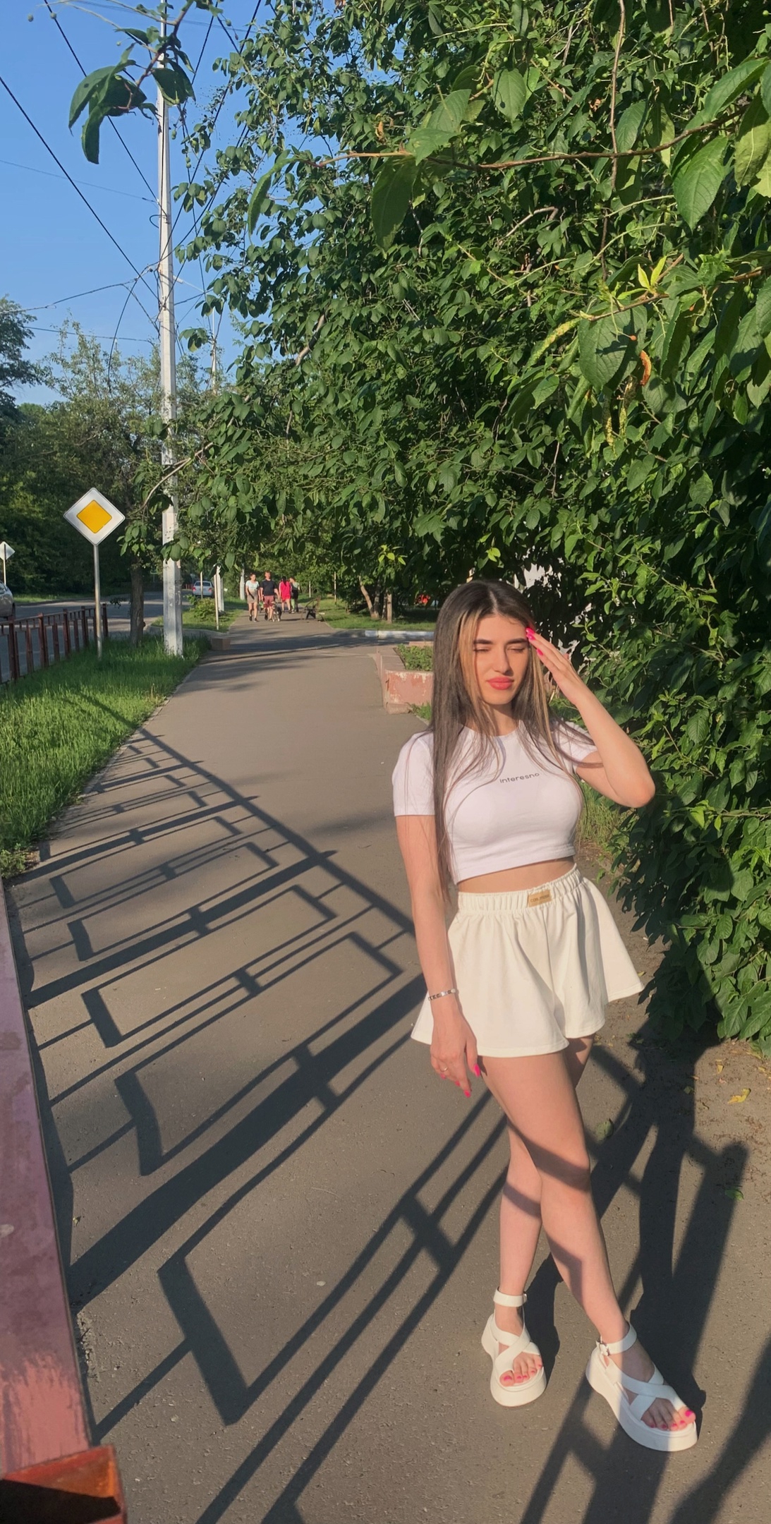1093x2160