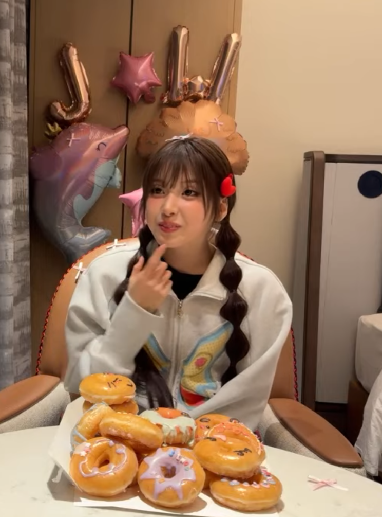 744x1005