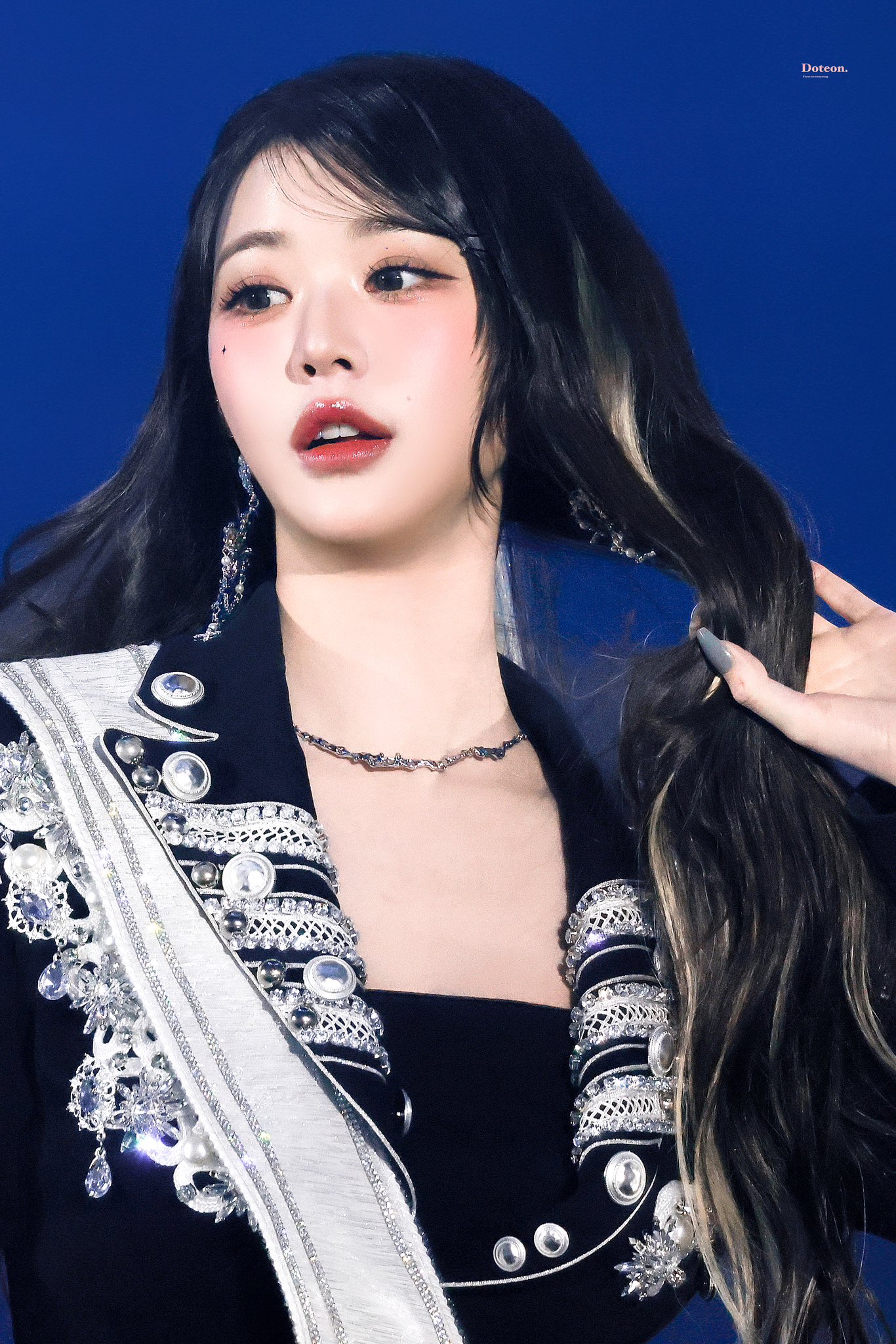 1366x2048