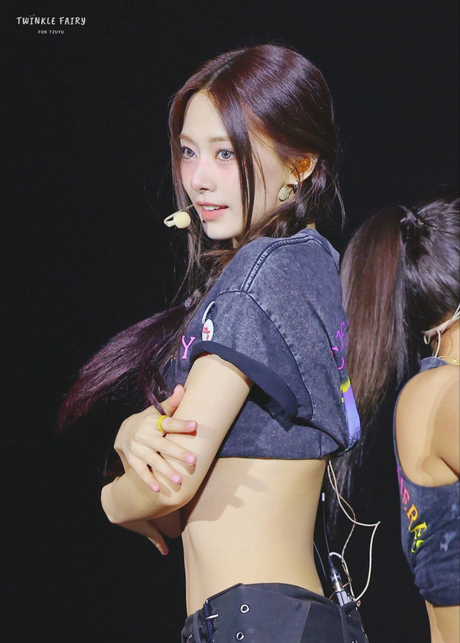 915x1280