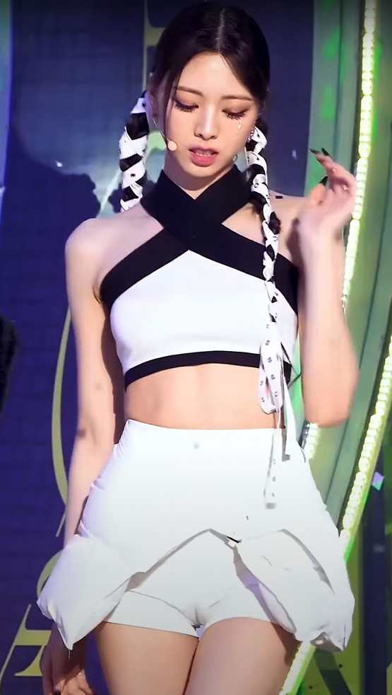 555x982
