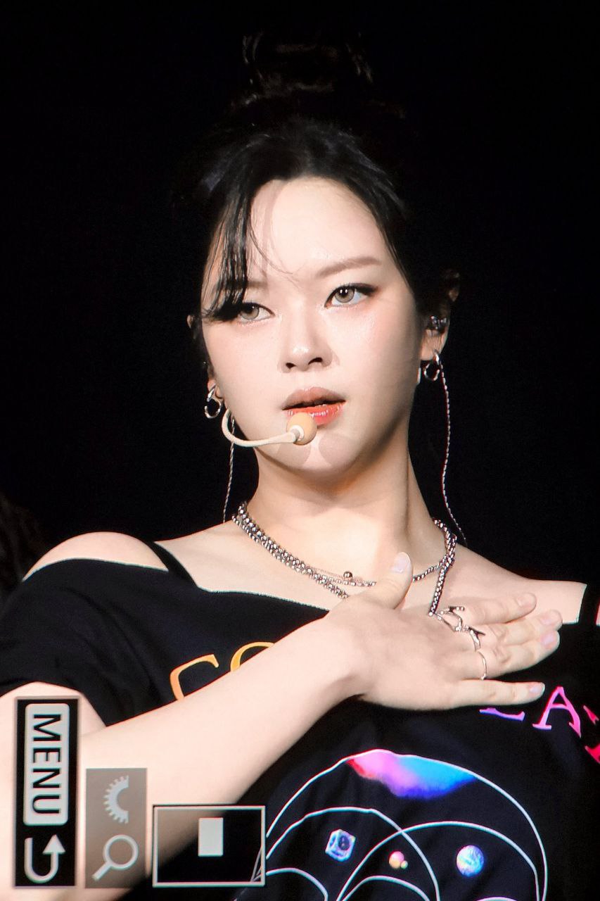 853x1280