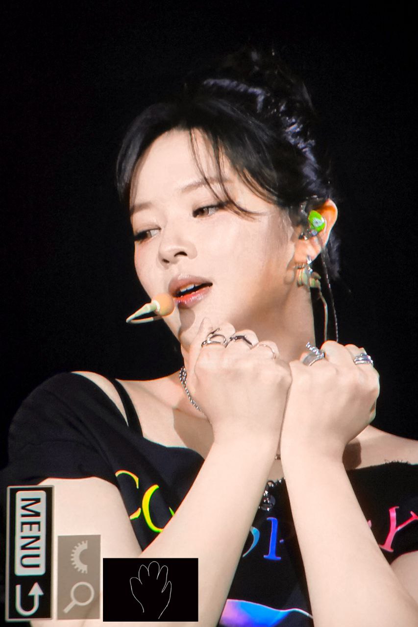 853x1280