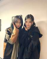 734x918