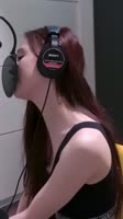 558x992