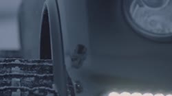 888x498