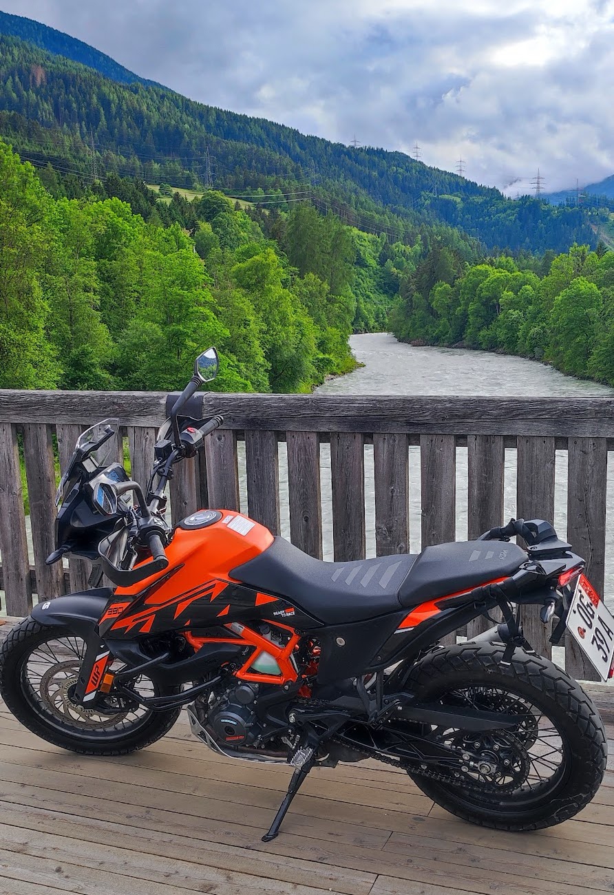 892x1300