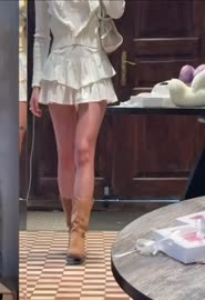 716x1044