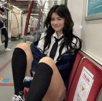 736x734