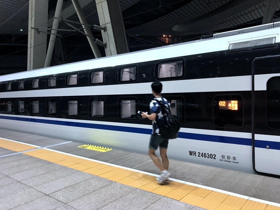 980x735