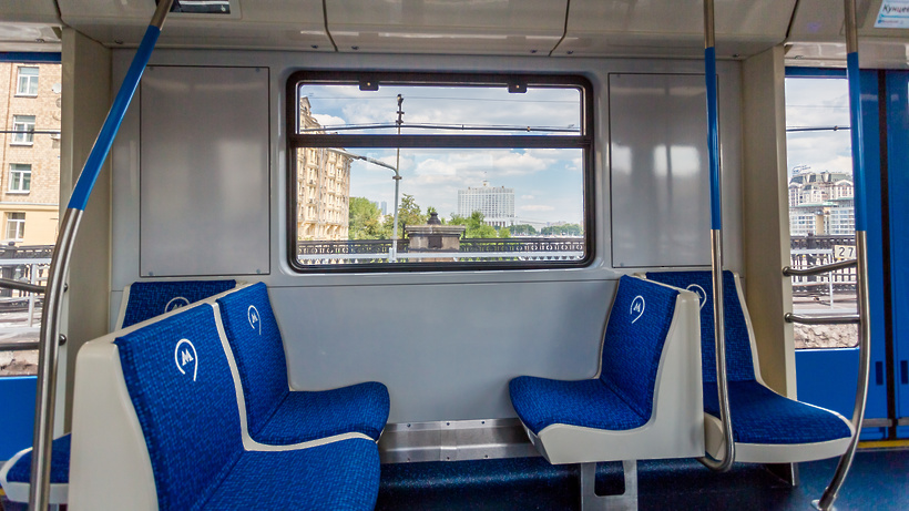 820x461