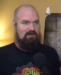 879x1080
