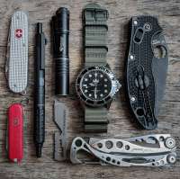 735x734